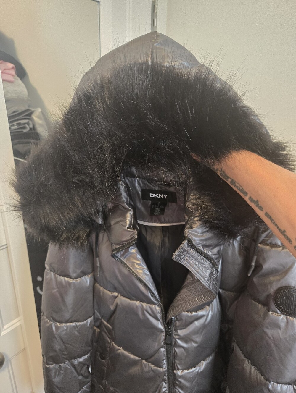 DKNY Metallic Silver Puffer Jacket with Faux Fur Hood. Size L - Picture 3 of 6
